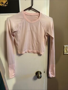 Lululemon long sleeve crop top light pink